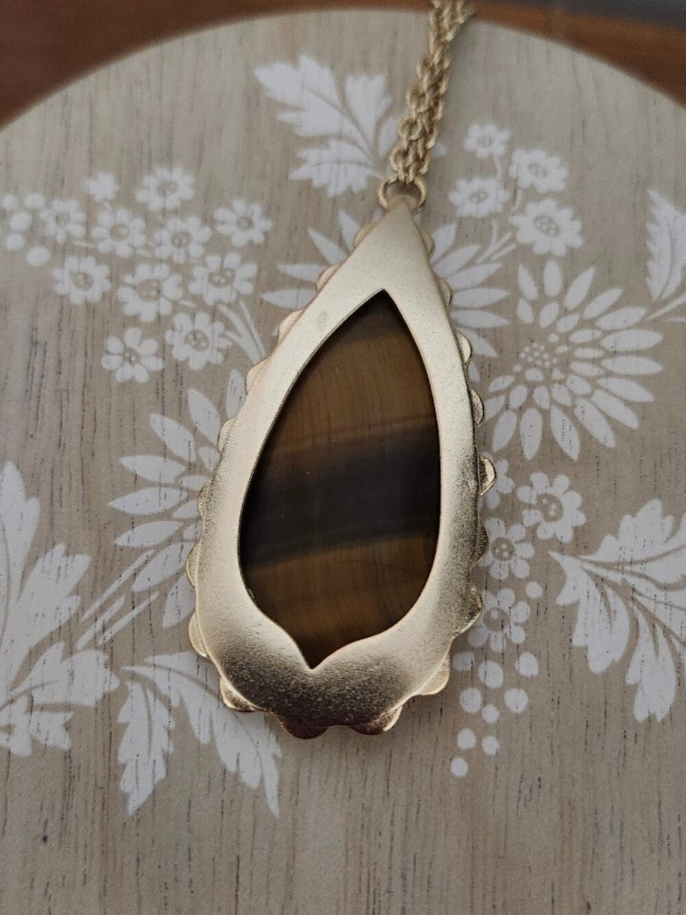 Kendra Scott Tiger's Eye Gold Pendant Necklace